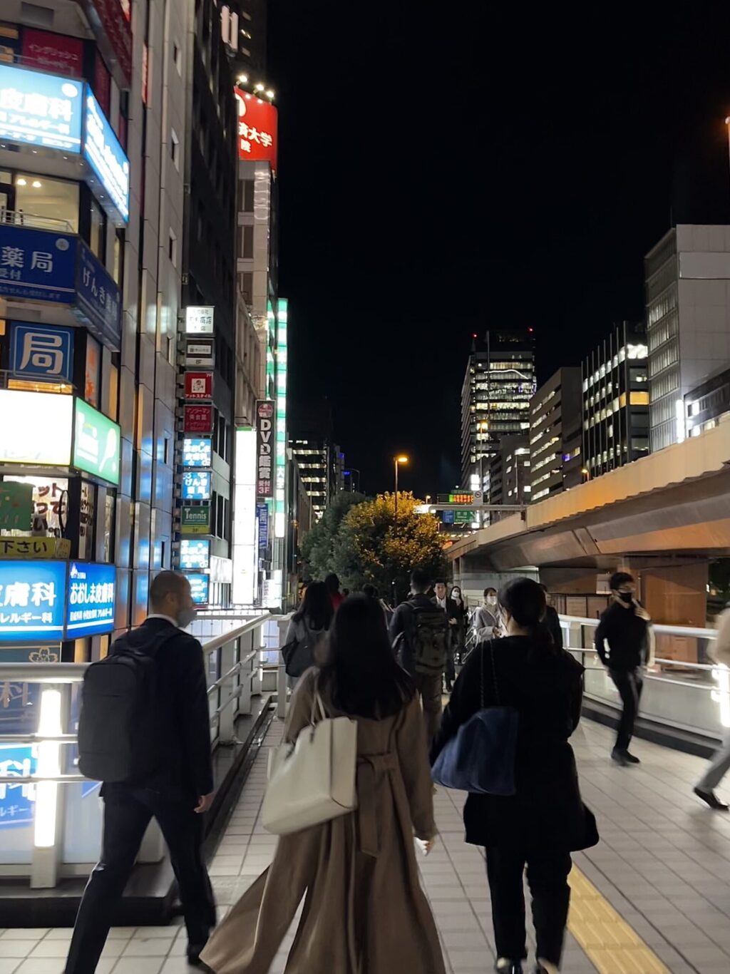 渋谷駅西口歩道橋9