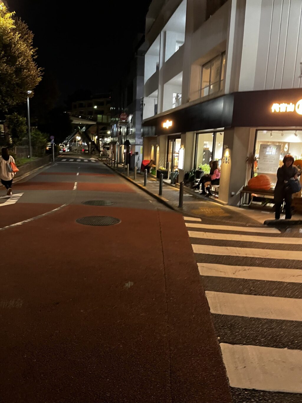 代官山駅北口1