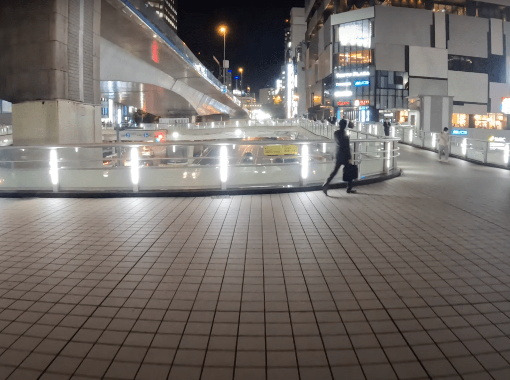 渋谷駅西口歩道橋3