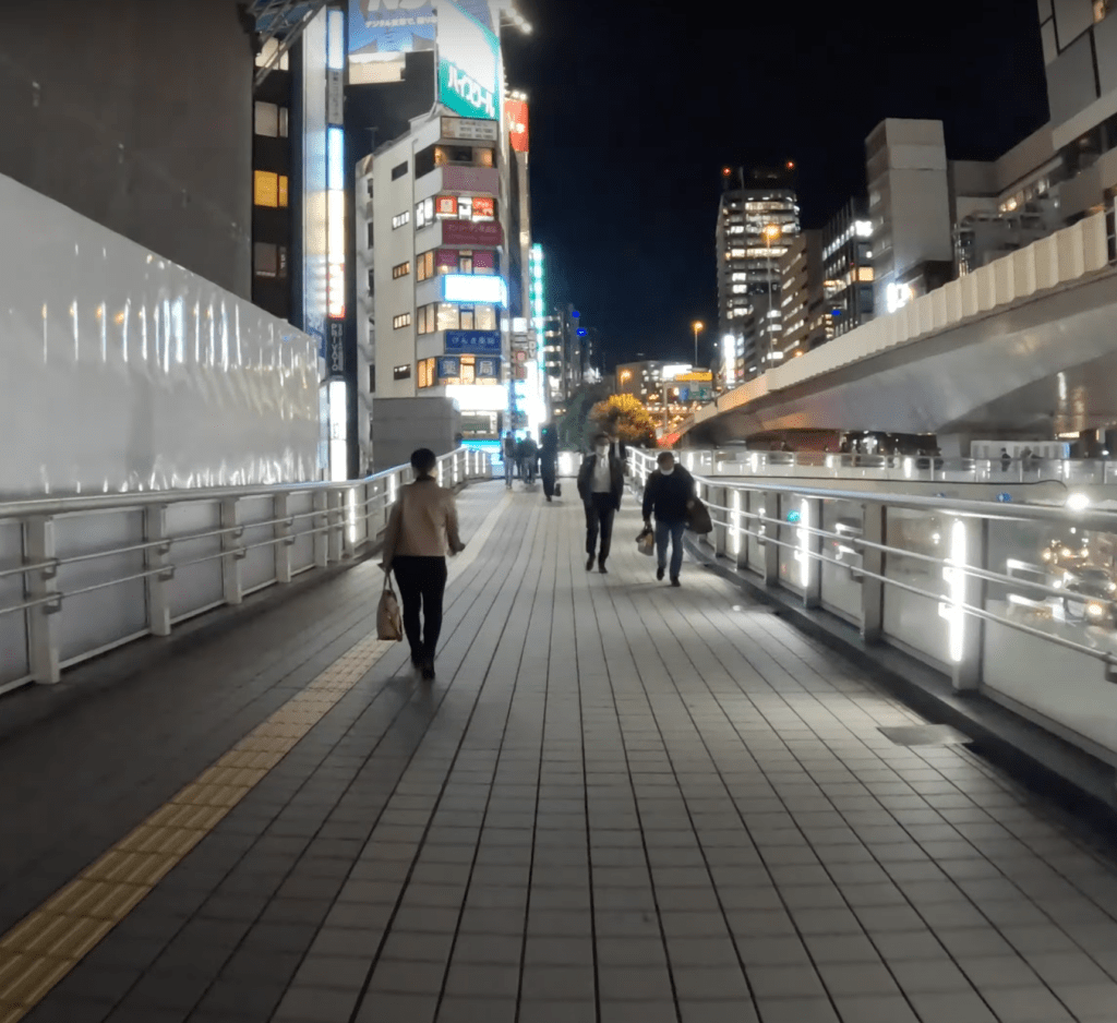 渋谷駅西口歩道橋6