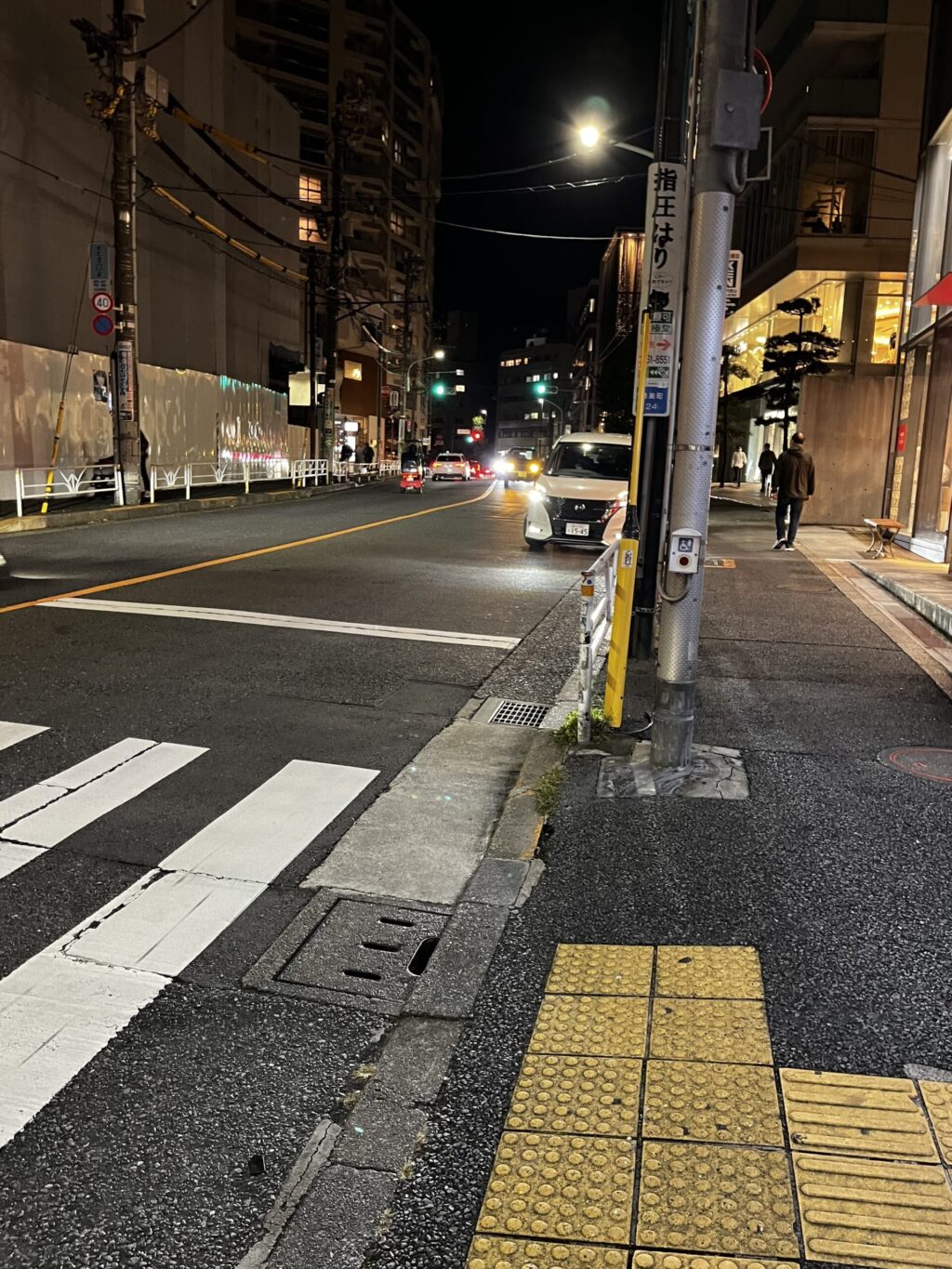 代官山駅入口交差点1