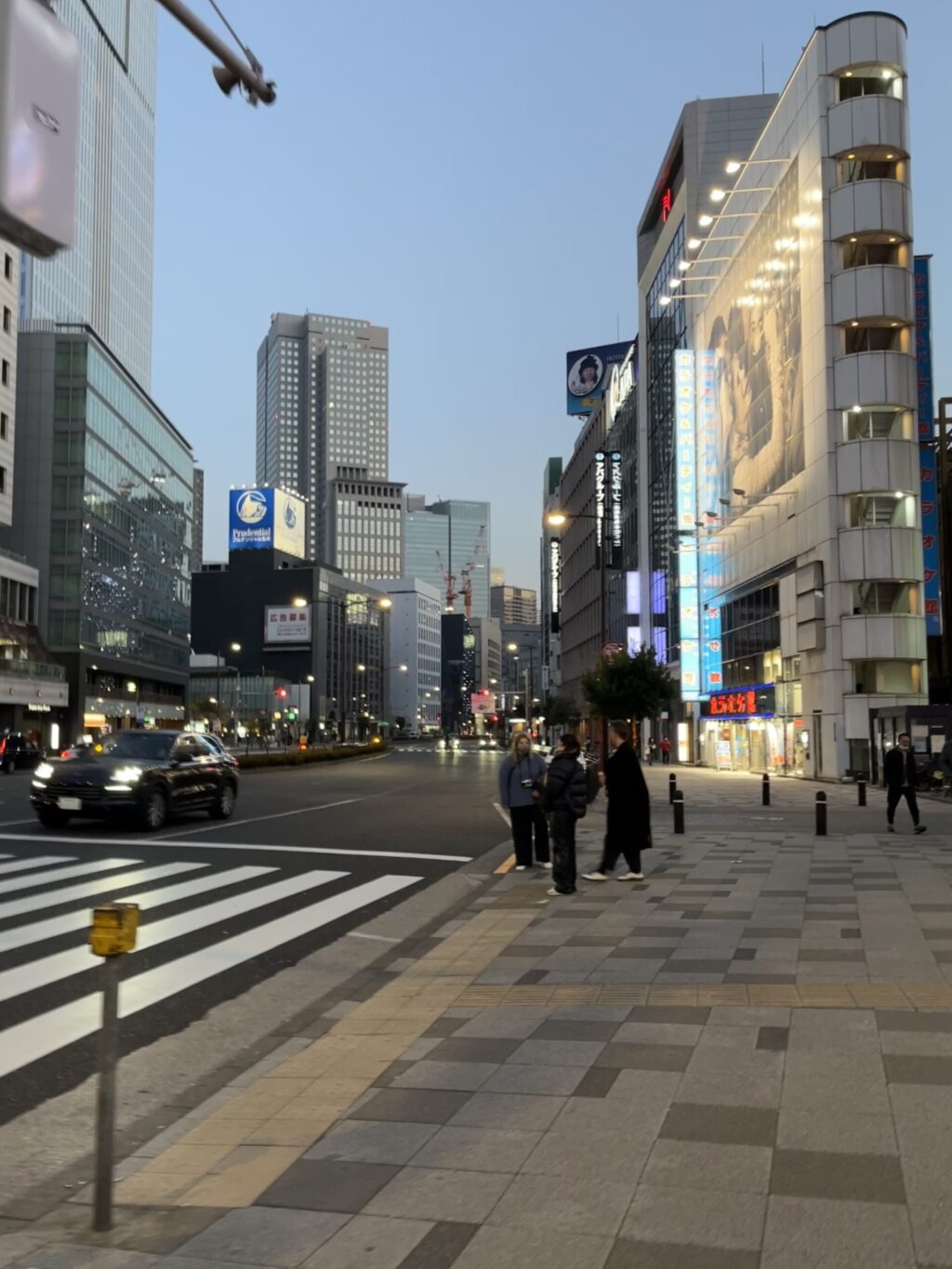 外堀通り：カラオケ館 赤坂店前1