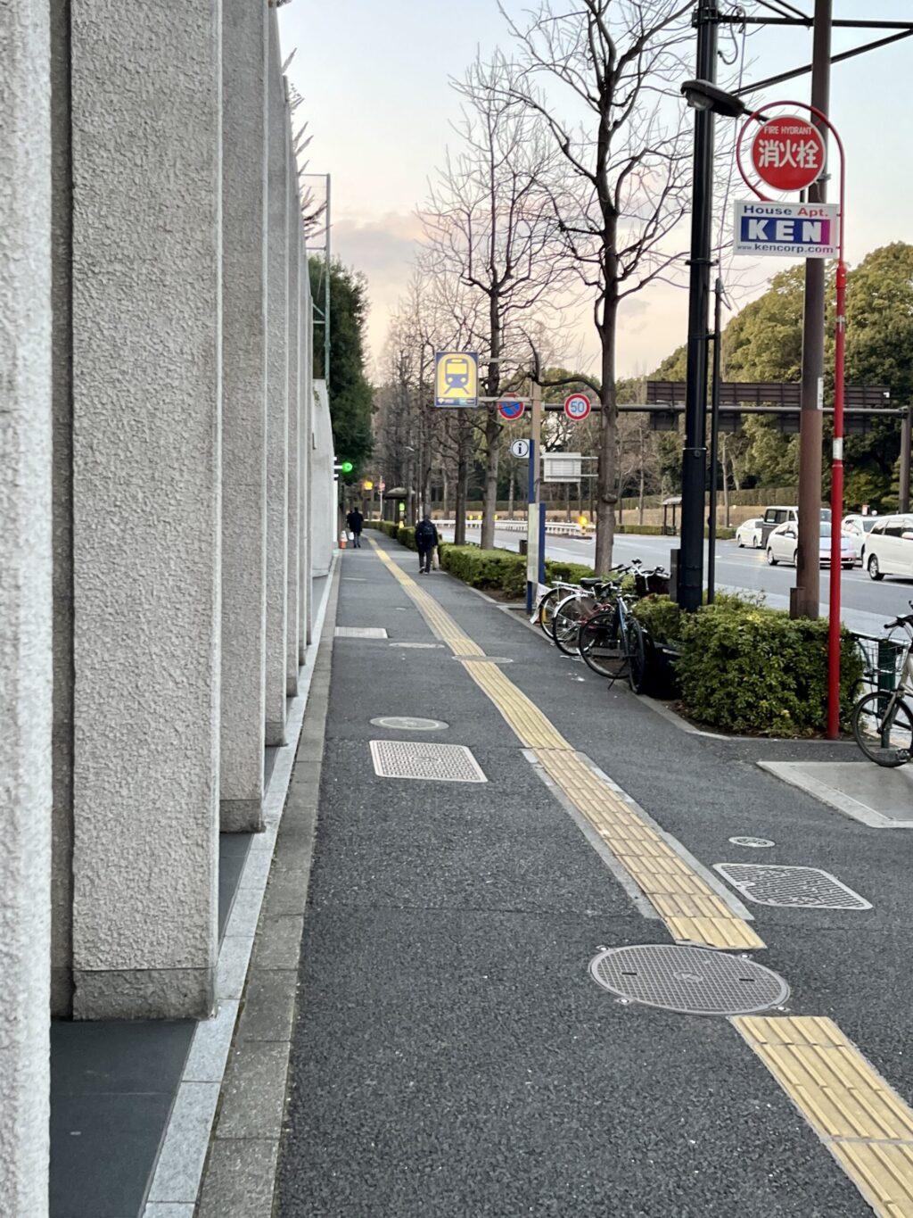 外苑東通り：青山一丁目駅1出口付近