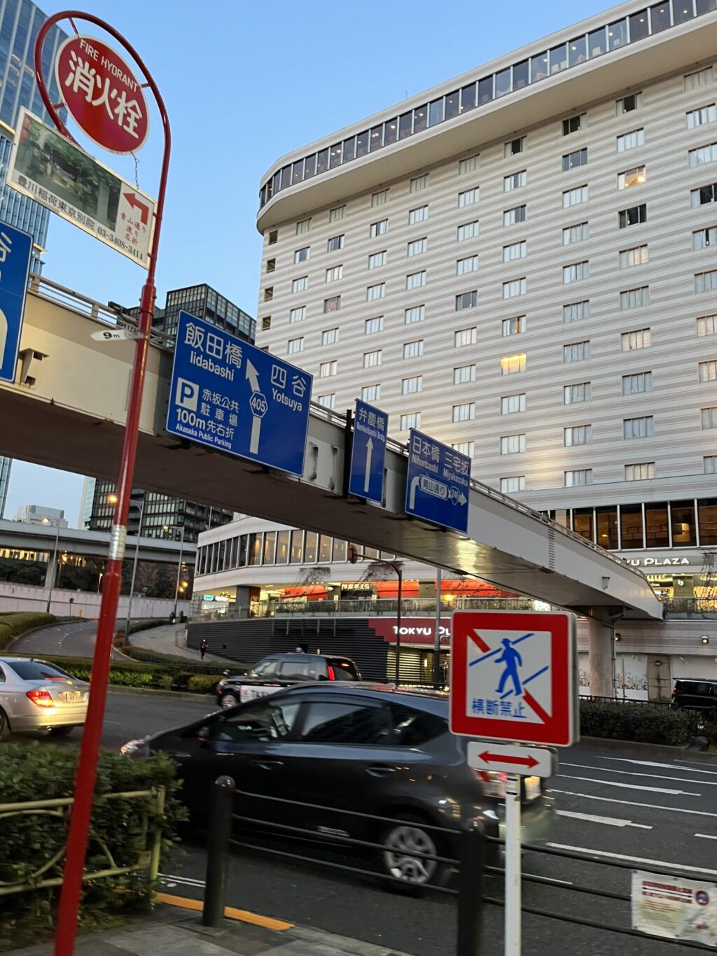 赤坂見附駅前の赤坂東急プラザの駐車場の優待駐車券です。 - 優待券/割引券